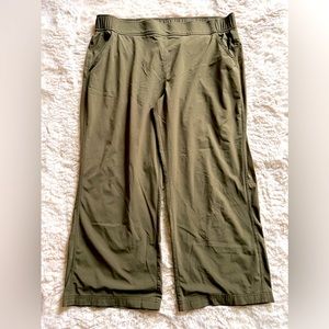 Eddie Bauer Women’s Wide Leg Cropped Capris